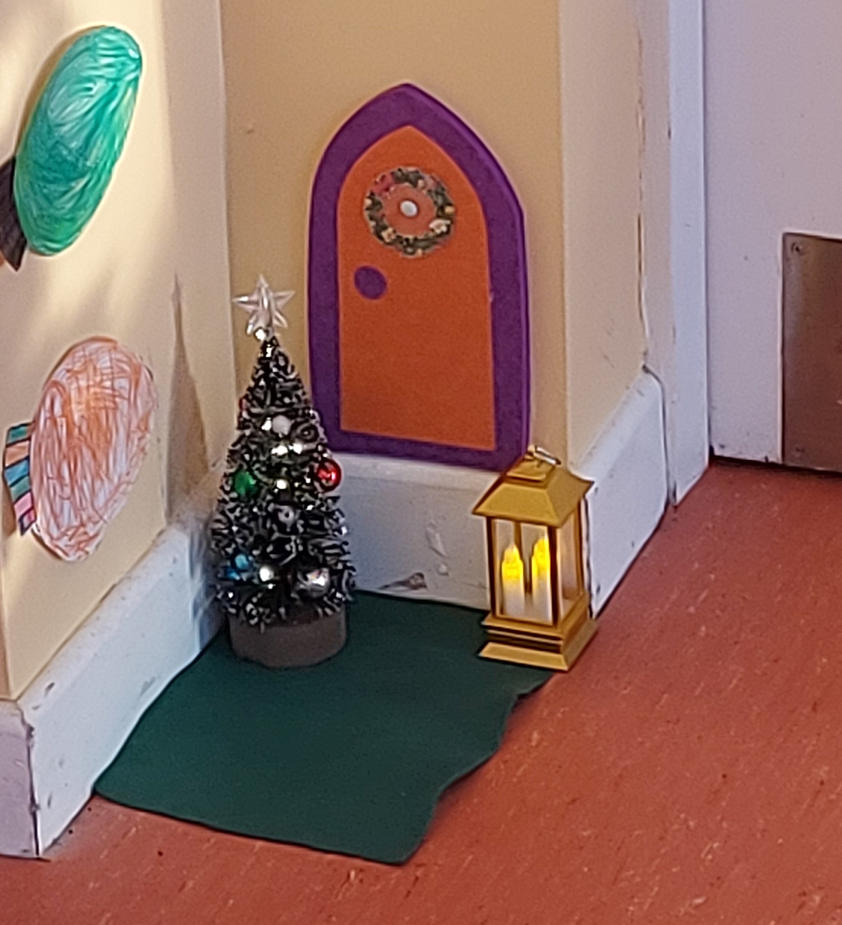 20201214 091200 - Fairy Door in First Class