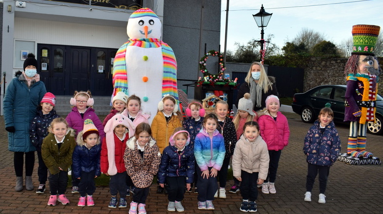 DSC 0007 001 - Junior Infants Visit to see the Christmas Yarn Bombing