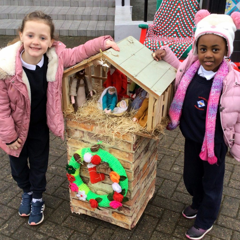 IMG 0127 1024x1024 - Senior Infants Visit to See the Christmas Yarn Bombing