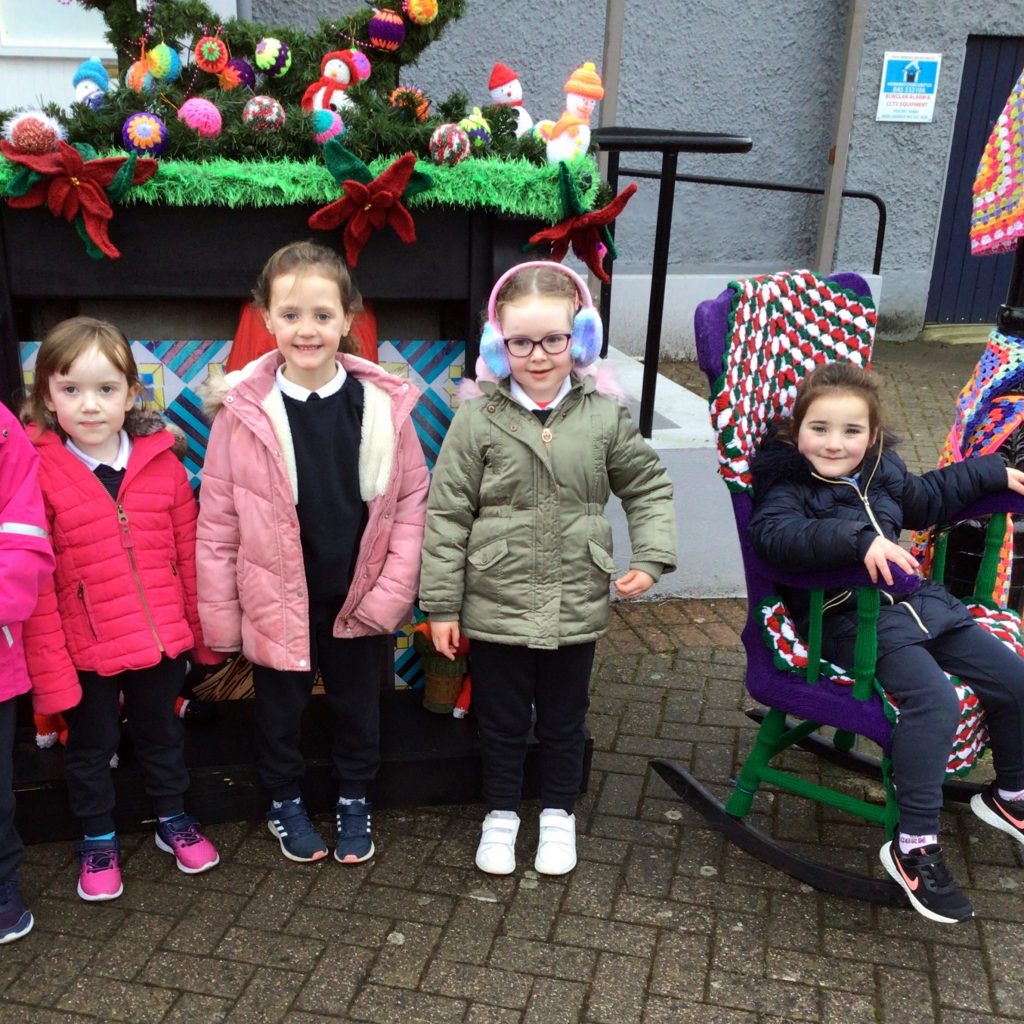 IMG 0132 1024x1024 - Senior Infants Visit to See the Christmas Yarn Bombing